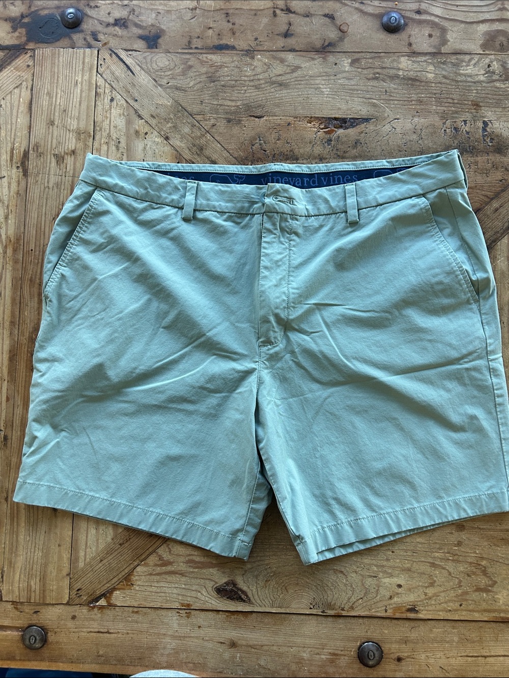 Vineyard Vines Men’s Khaki Performance Green Flat Front Shorts size 38
